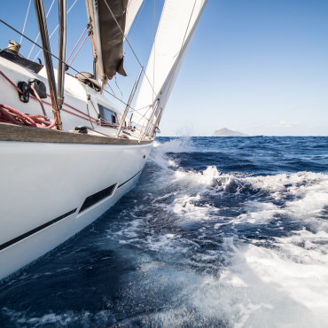 HYDAC dehumidifier keeps Andoo Comanche on course 