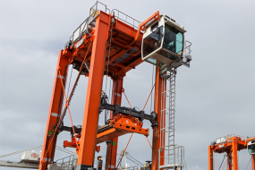 Easy and quick solution to get straddle carrier hydraulic steering just right